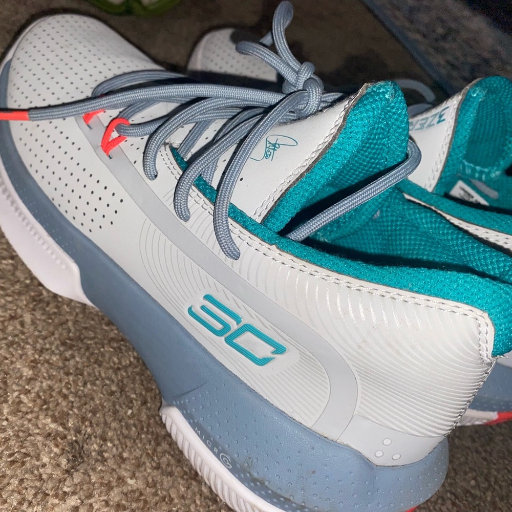 Seth Curry shoes,under Armour.